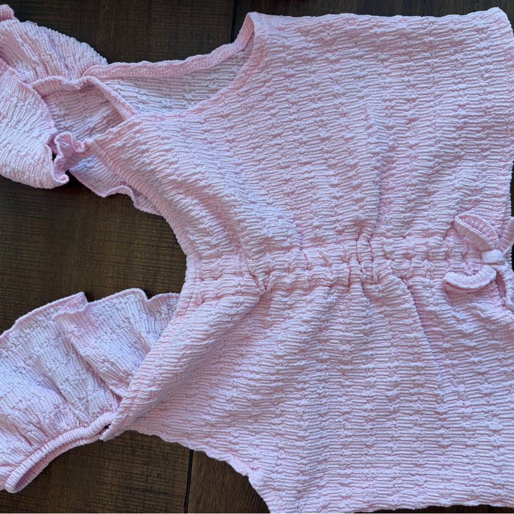 Like New! H&M Light Pink girls size 12/14 Textured Top